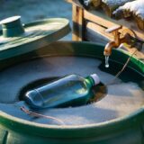 Einfacher Kniff schützt die Regentonne vor Frostschäden